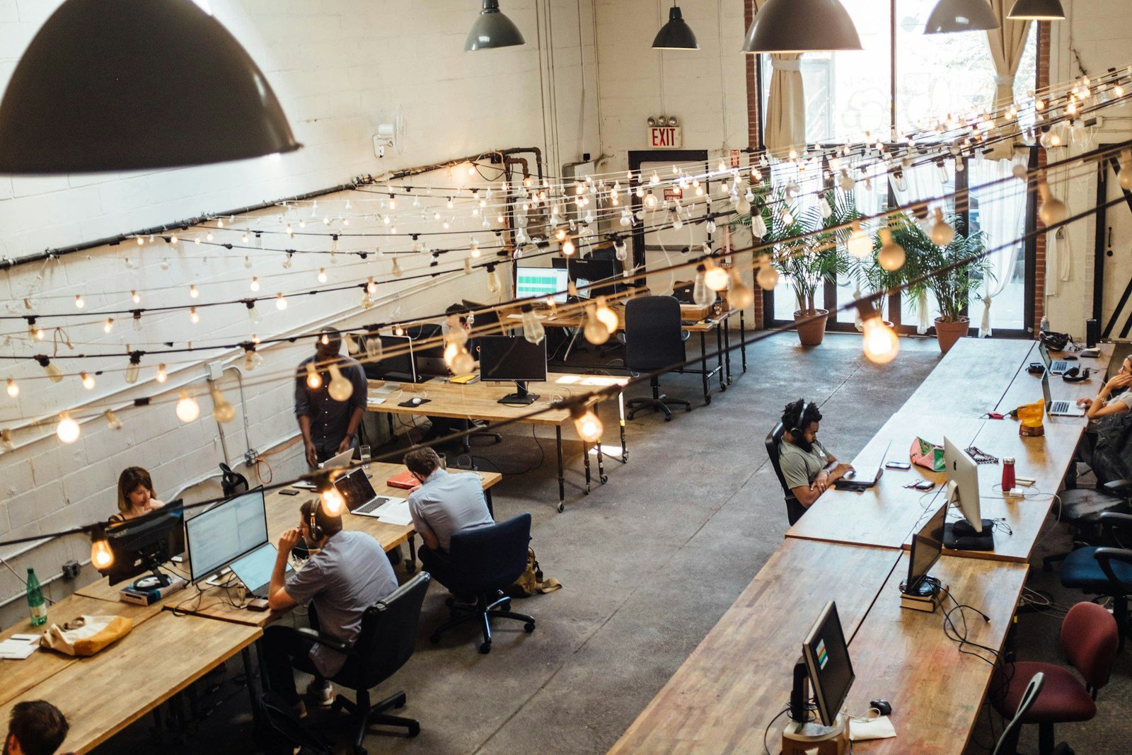 What’s the Difference Between a Franchise and Corporation? Explained