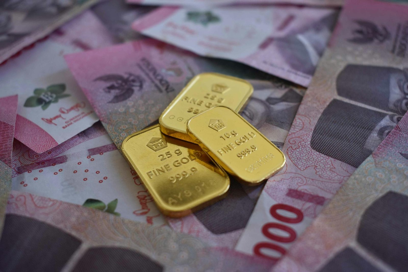Why Do Wealthy Individuals Buy Gold Bars?