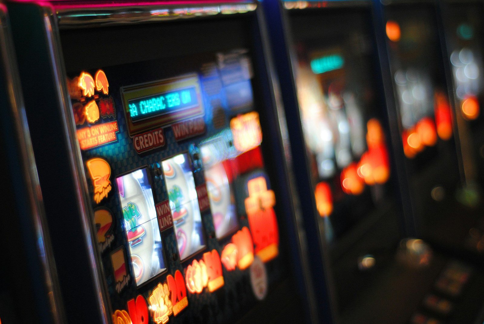 The Impact of Online Gaming on the Casino Workforce: Transformations and Trends