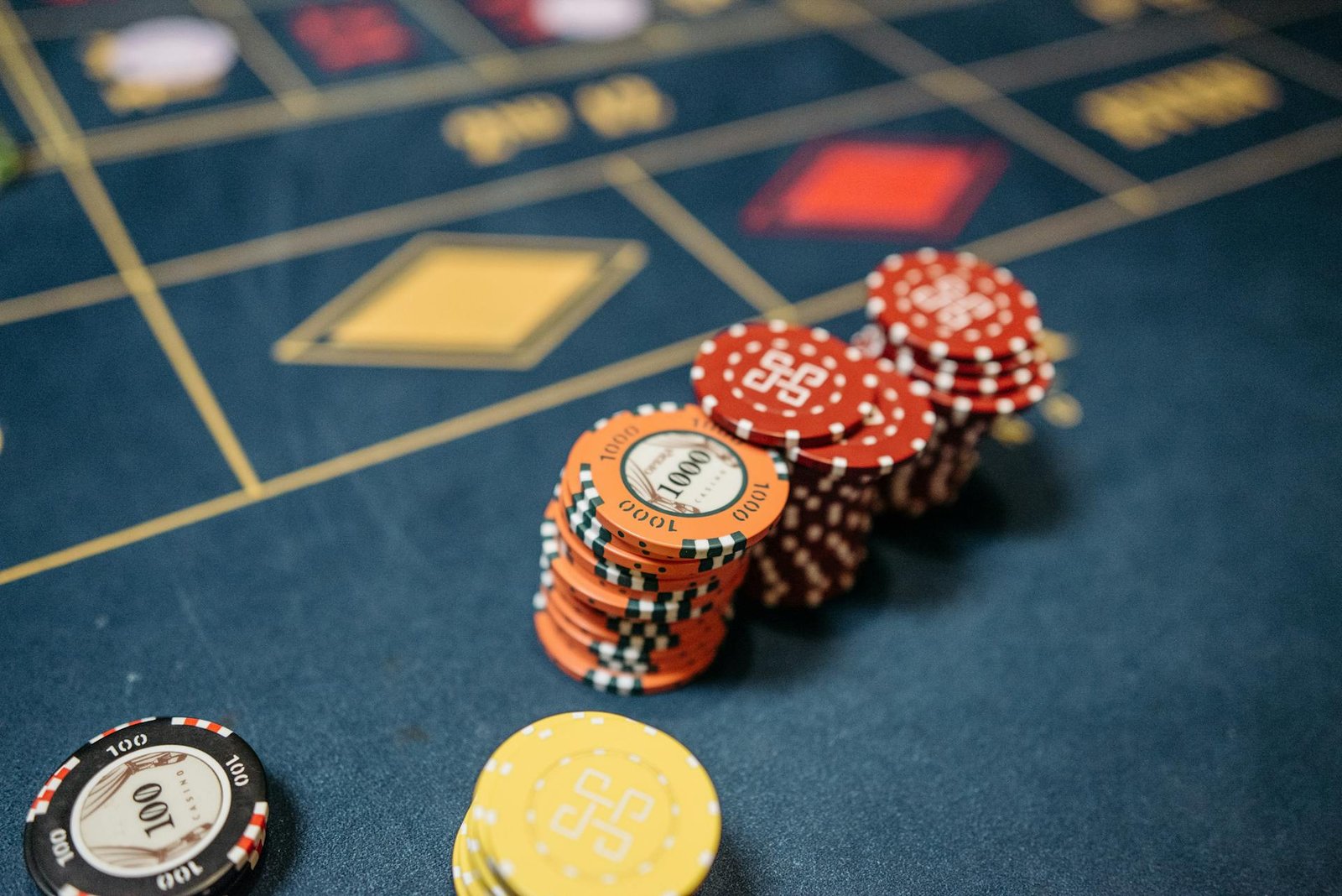 How Many Poker Chips Do You Need for Home Games? Expert Tips